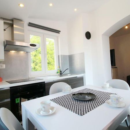 Apartment Sara With Seaview Petrcane Exterior foto