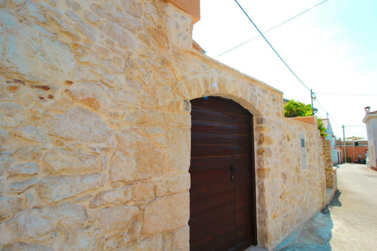 Apartment Sara With Seaview Petrcane Exterior foto