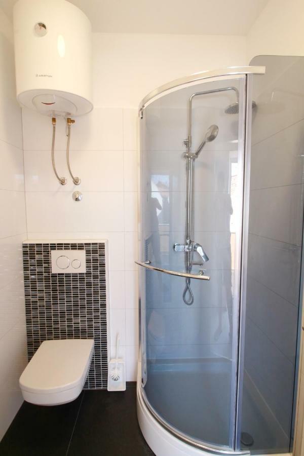 Apartment Sara With Seaview Petrcane Exterior foto